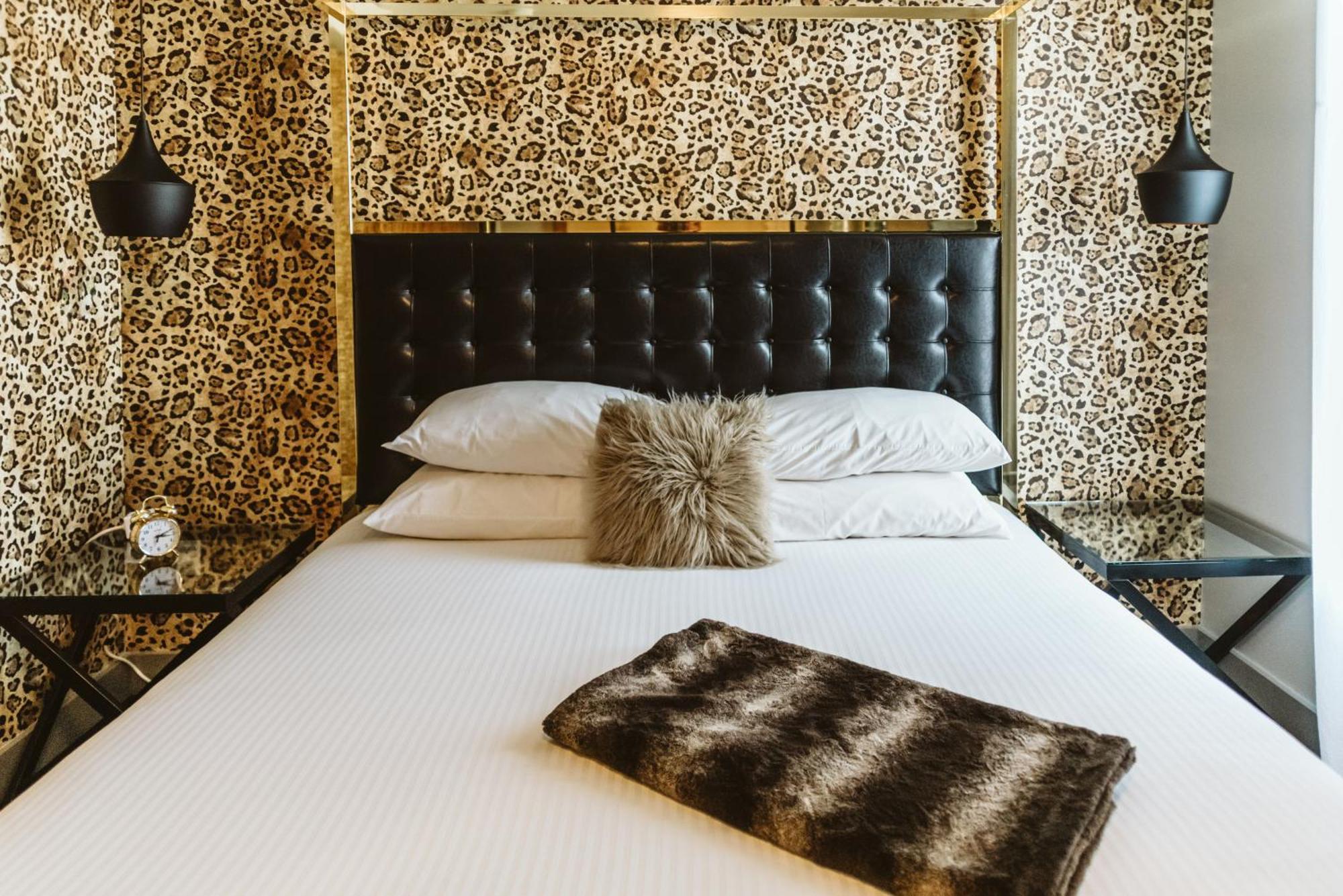 The Grove Hotel Kingsville Esterno foto