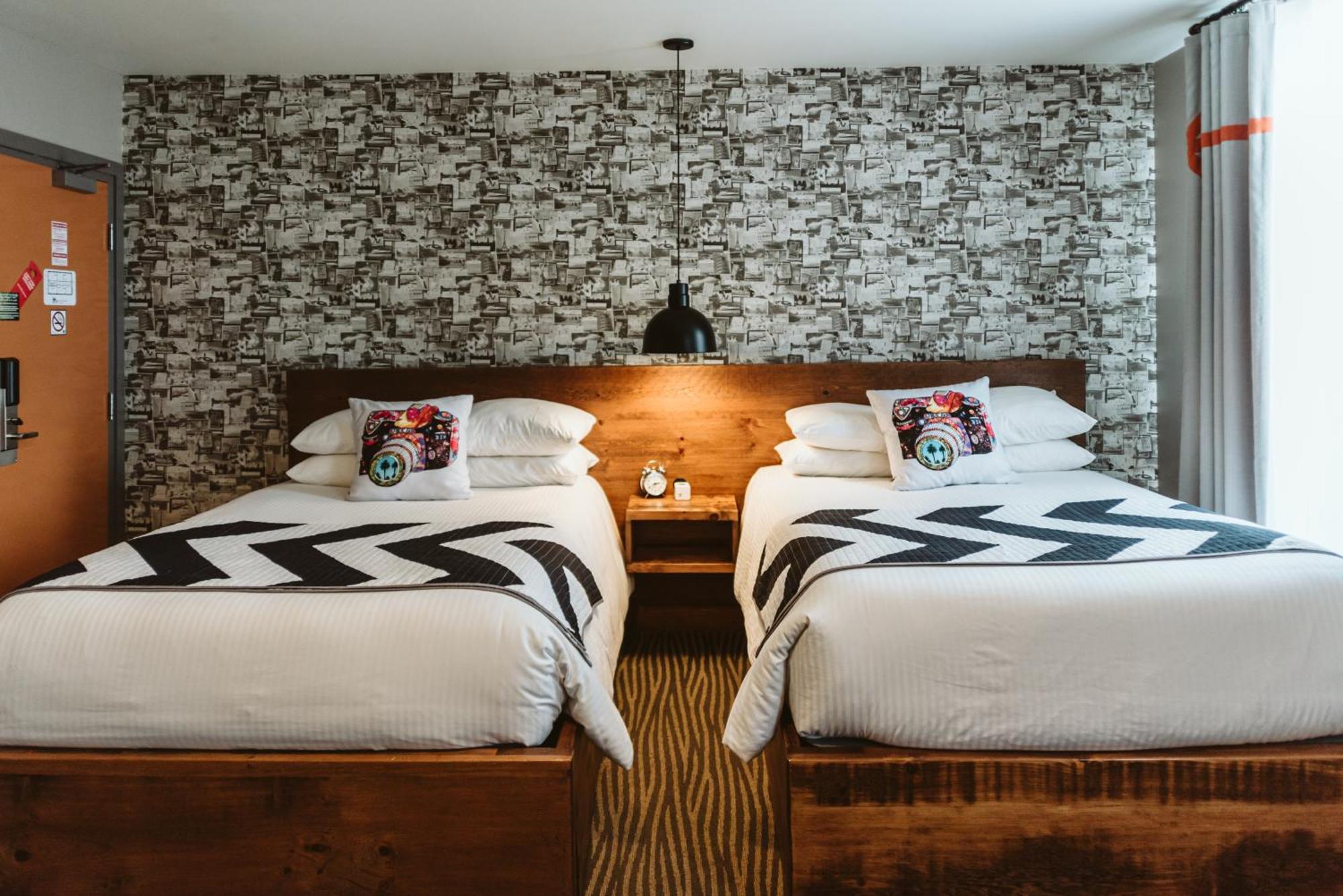 The Grove Hotel Kingsville Esterno foto