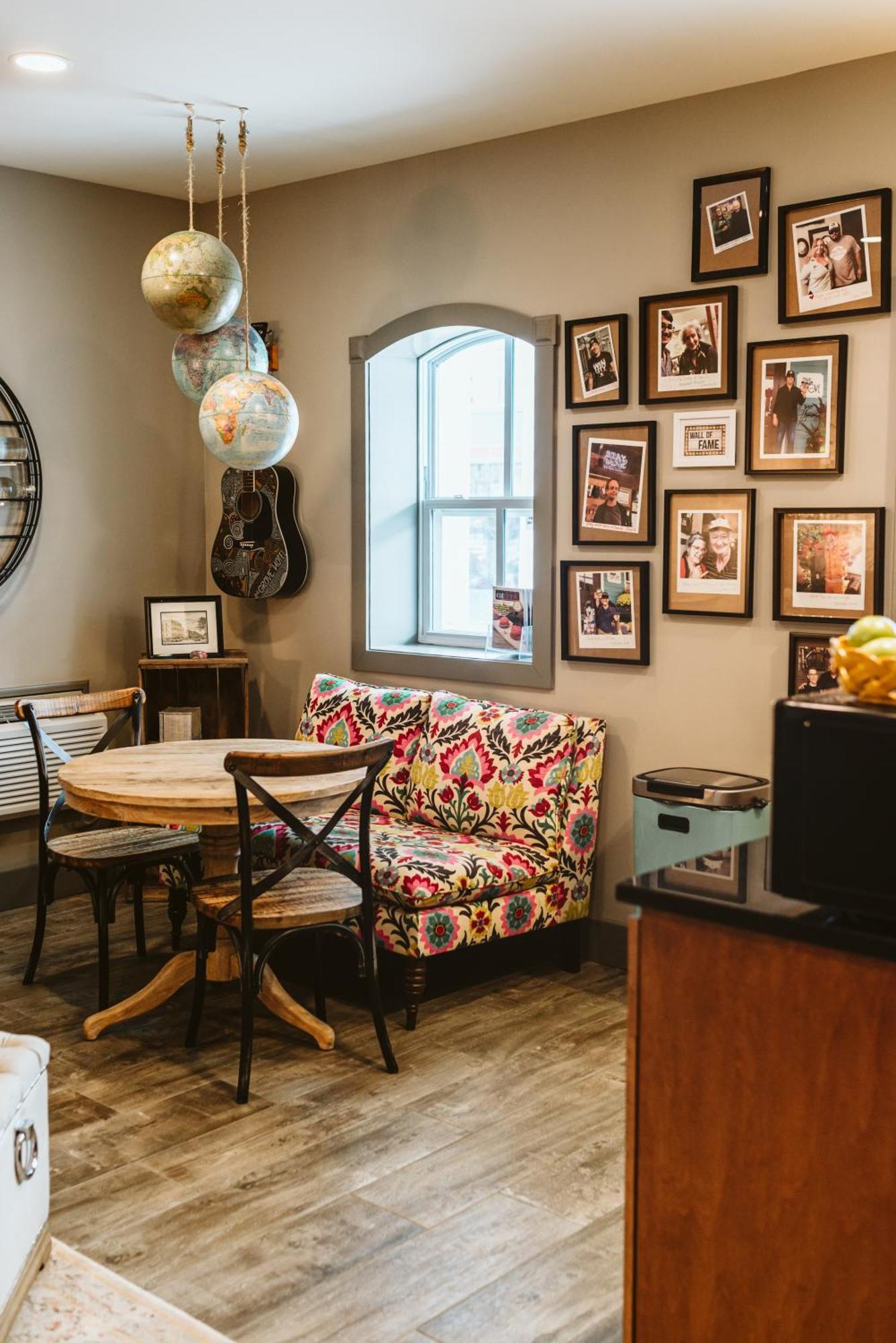 The Grove Hotel Kingsville Esterno foto